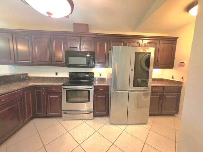 Building Photo - 3/2 Cul-de-Sac Home with Huge Fenced Yard ...