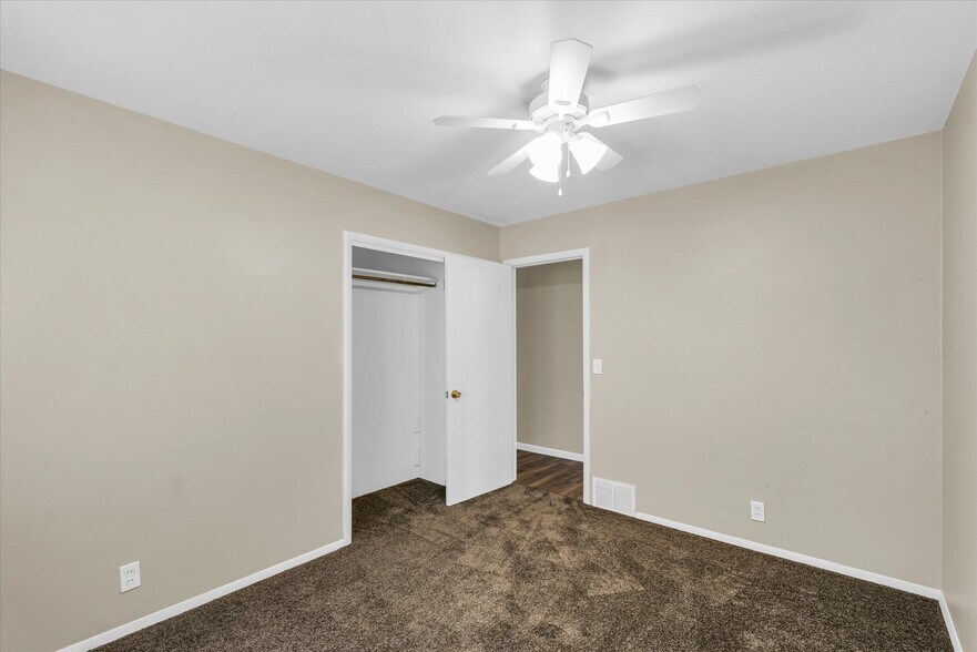 Building Photo - 19 Delaine Dr