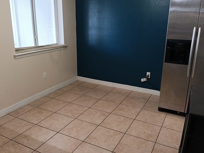Building Photo - 3 Bedroom, 2.5 Bathroom Home! Schedule a S...