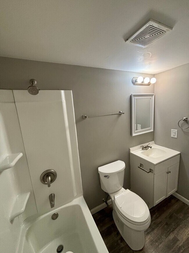 Building Photo - 100 Arlington Way