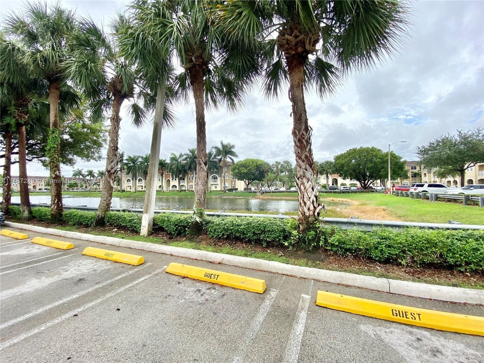 Building Photo - 10885 NW 89th Ter