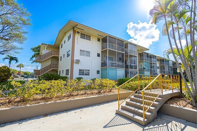 Building Photo - 16790 NE 14th Ave