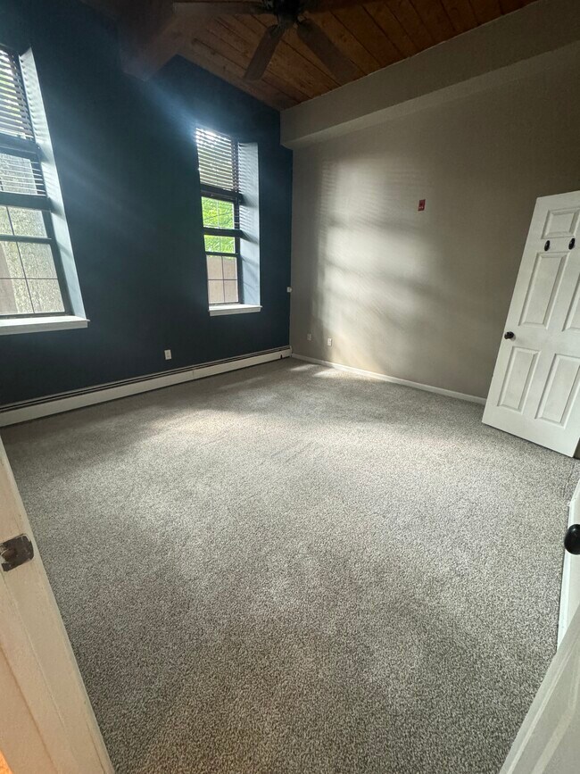 Building Photo - 156 Front St