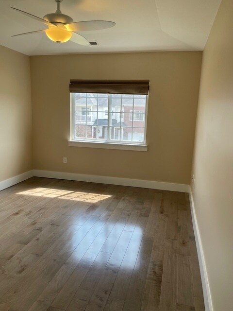 Building Photo - 5735 Acorn Ln