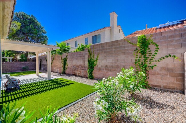 Building Photo - One-of-A-Kind 2 Story, 3 Bedroom with 3 Full Baths Home in the Heart of Summerlin!