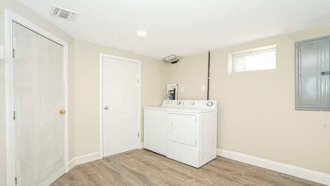 Building Photo - 2282 3rd St