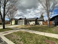 Building Photo - Bright & Spacious 3BR/2BA Home in SE Bend – Prime Location!