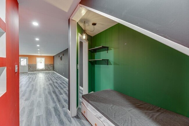 Building Photo - 6925 Fellowship Ln