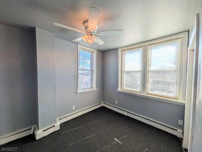 Building Photo - 239 Union Blvd