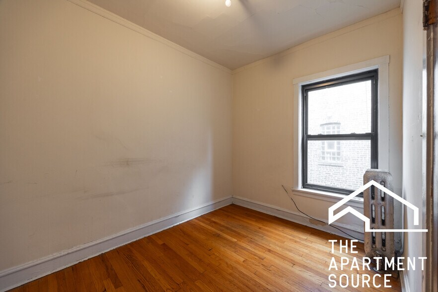 Building Photo - 2427 N Sawyer Ave