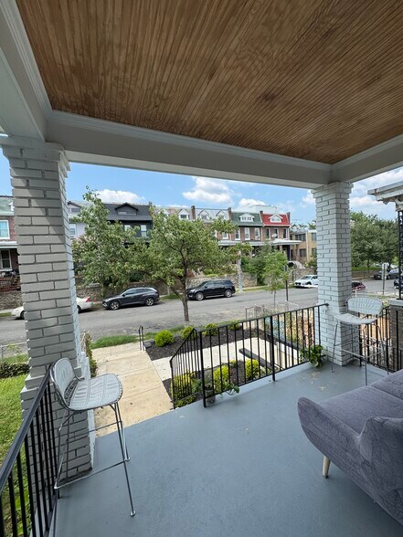Building Photo - 614 Otis Pl NW