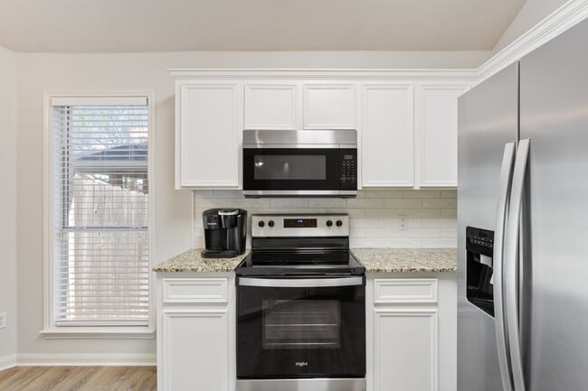 Building Photo - 709 Bighorn Dr