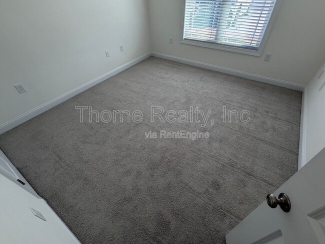 Building Photo - 220 Braylock Dr