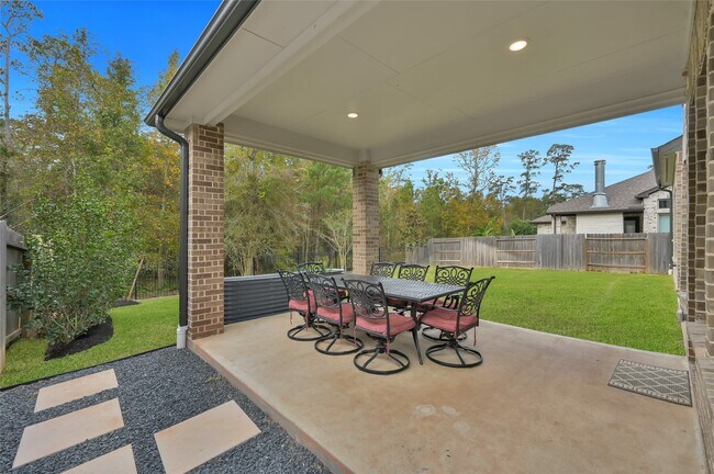 Building Photo - 1145 Lake House Dr