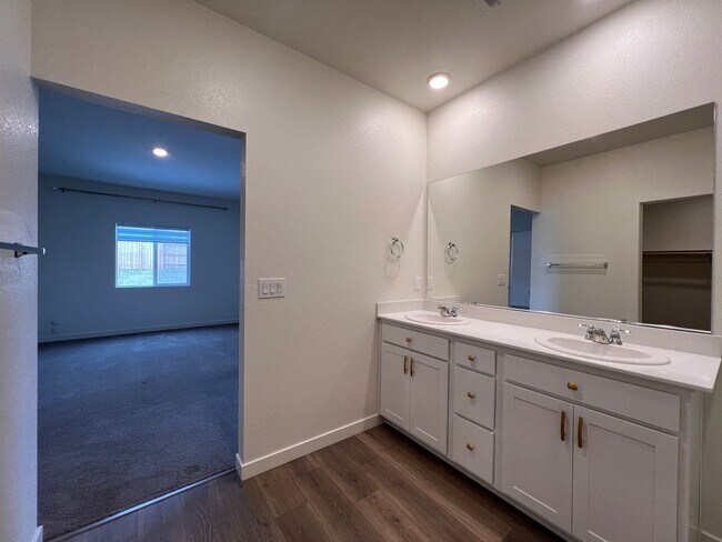 Building Photo - Beautiful newer, 4 Bedroom 2 Bath Home in Fernley