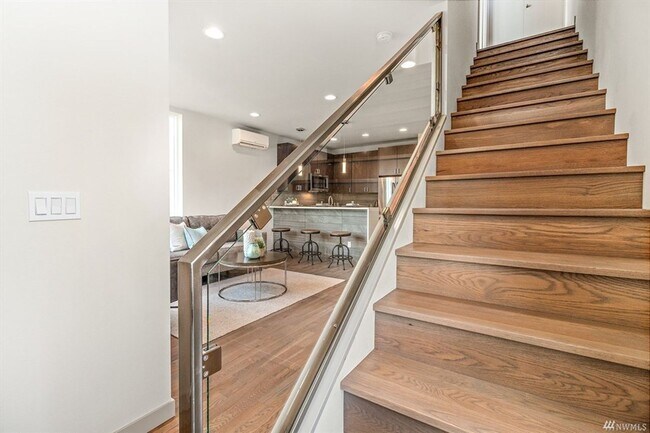 Building Photo - 3bd/2.25ba Seattle Townhome