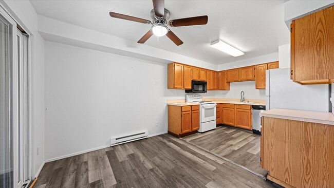 Building Photo - Charming 2-Bed, 1-Bath Condo for Lease at Ivy Club – Low Maintenance Living