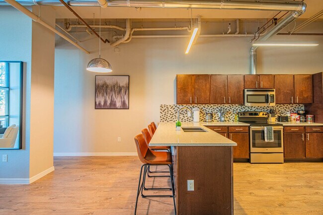 Building Photo - 1275 E University Dr