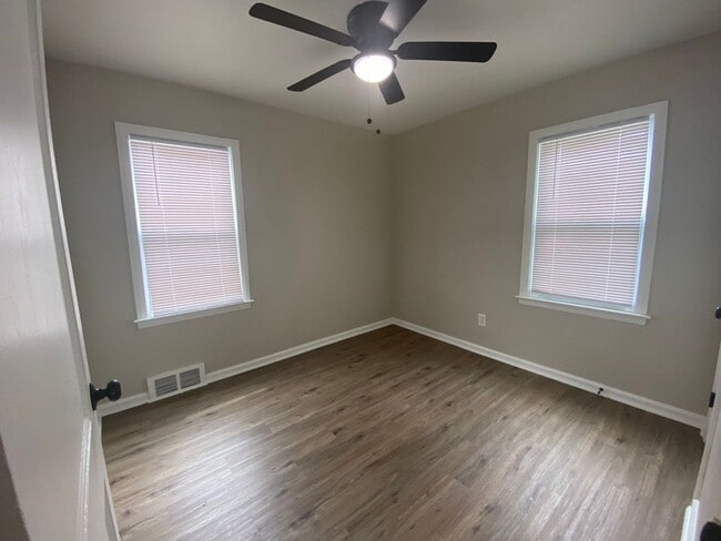 Building Photo - Renovated 3-Bedroom Home – We Welcome Sect...