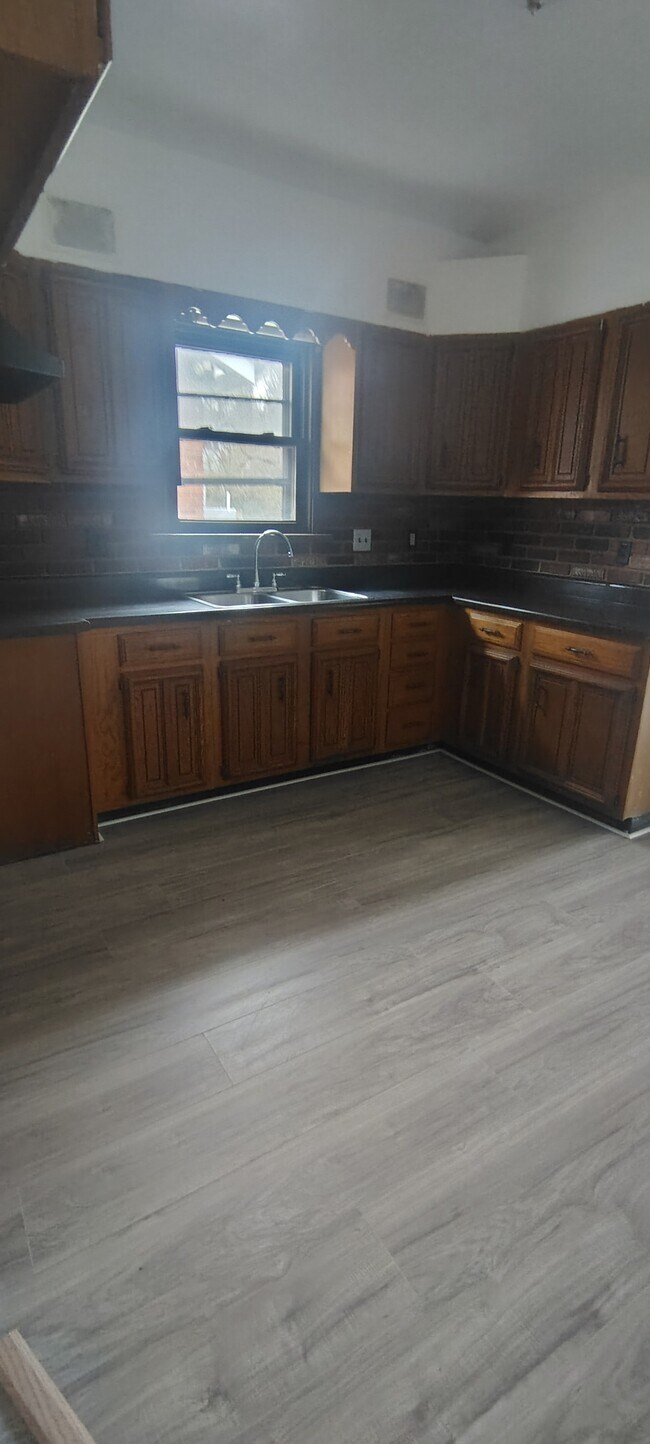 Building Photo - 701 Pemberton Pl