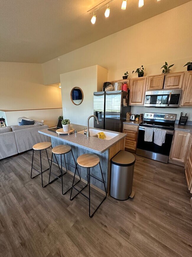 Building Photo - Large 3bd, 2.5 Bath Townhome for Rent in N...
