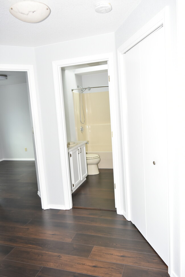 Building Photo - 5706 Crystal Ct SE
