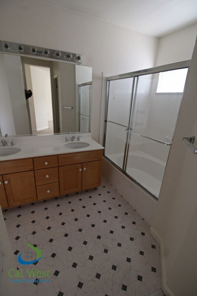 Building Photo - $6,595 - Gorgeous 2 Story 3 Bedroom 2.5 Bath Home steps away from Downtown Mountain View and Cal ...