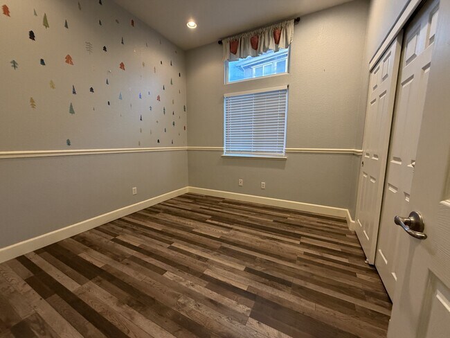 Building Photo - 1706 Guildford Way