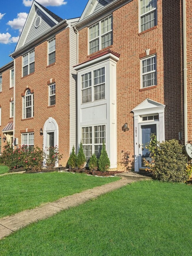 Building Photo - 3074 Esser Pl