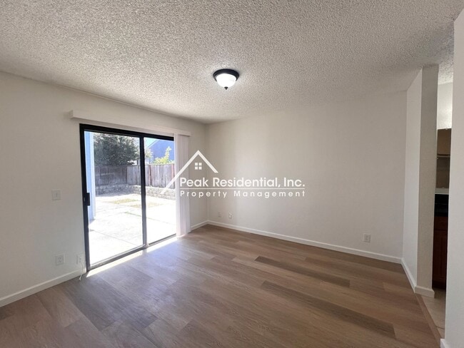 Building Photo - Spacious Updated 2bd/2ba Halfplex with 2 Car Garage