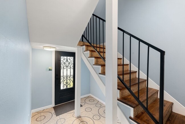 Building Photo - 2116 Live Oak St