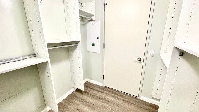 Building Photo - LUXURY DOWNTOWN PENTHOUSE w/ PANORAMIC VIE...