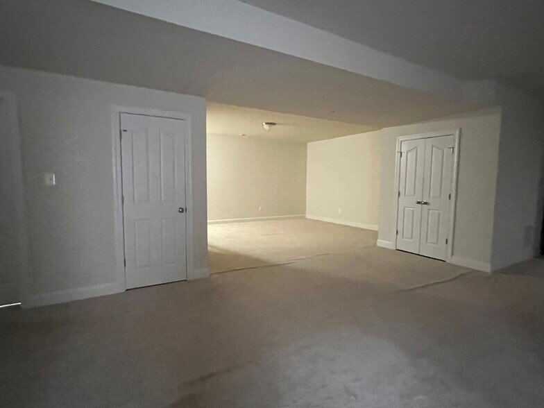 Building Photo - 46841 Shelton Dr