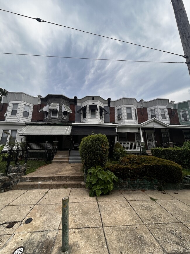Building Photo - 1551 N Allison St