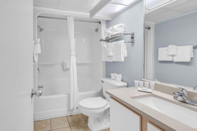 Building Photo - 647 N Creekside Dr