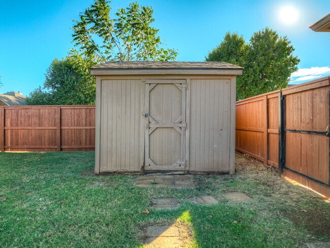 Building Photo - Immaculate Edmond Home with New Carpet and Storm Shelter!