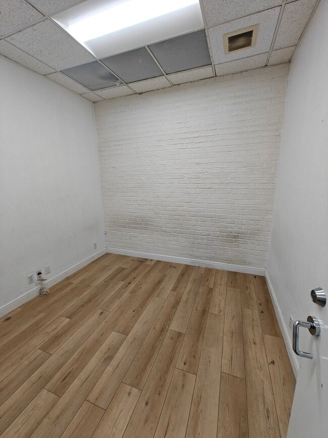 Building Photo - 733-739 Grant Ave / 30-40 Waverly Pl