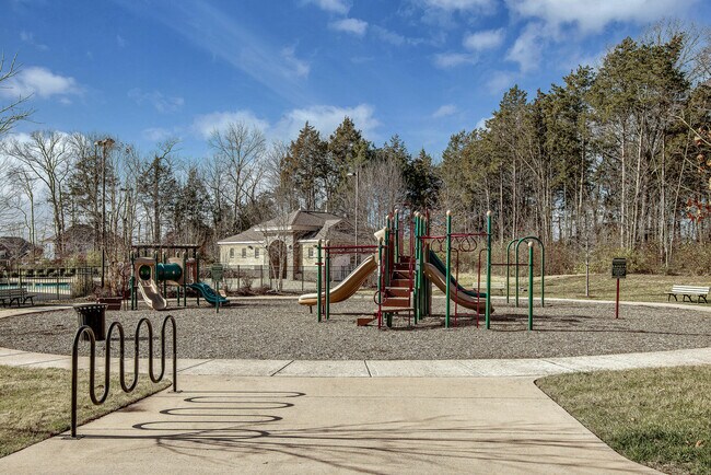 Building Photo - 5035 Napoli Dr