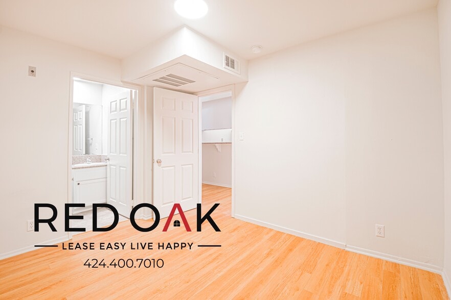 Building Photo - 4651 Cahuenga Blvd