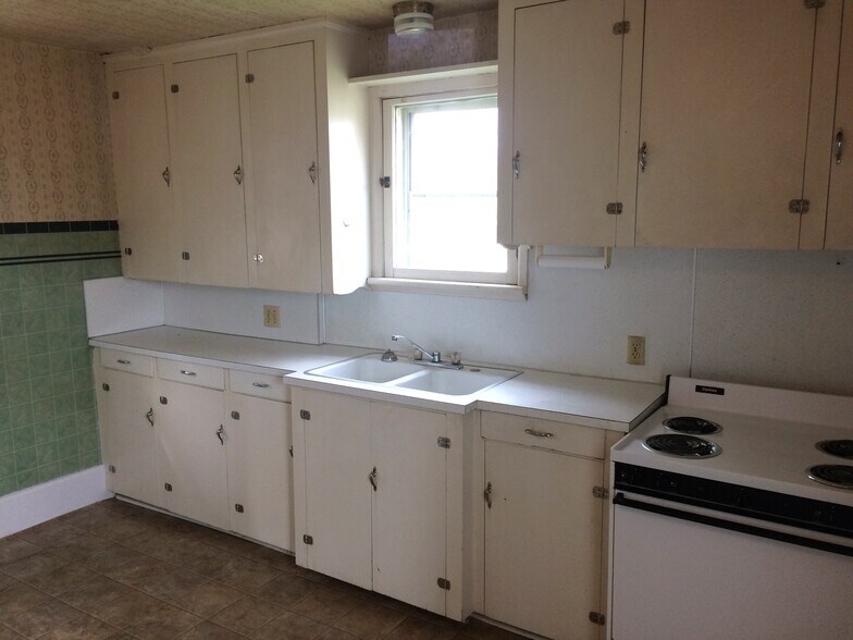 Building Photo - 106 West Paradise Street