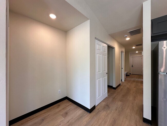 Building Photo - 507-509 Rustic Ridge Drive