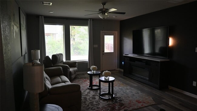 Building Photo - 127 Winged Elm Ct