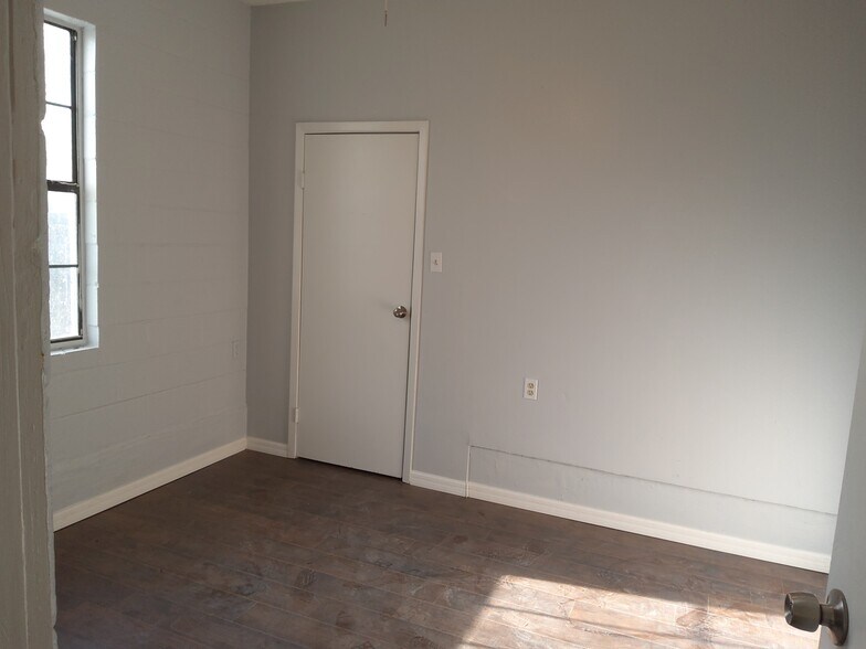 2nd bedroom - 1118 Santa Anna