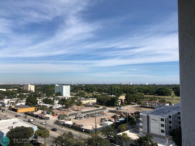 Building Photo - 1830 Radius Dr