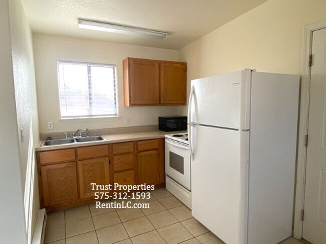 Building Photo - 614 S Almendra St