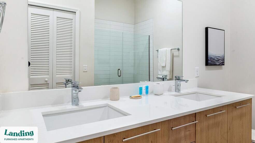 Building Photo - 5256 International Dr