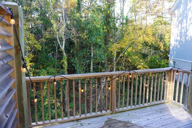 Building Photo - 3BR/3.5BA End Unit Townhome in Summerwalk!  $2,975/month - Pet friendly*