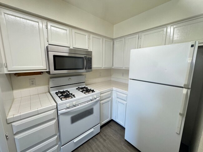 Building Photo - 5415 W Harmon Ave