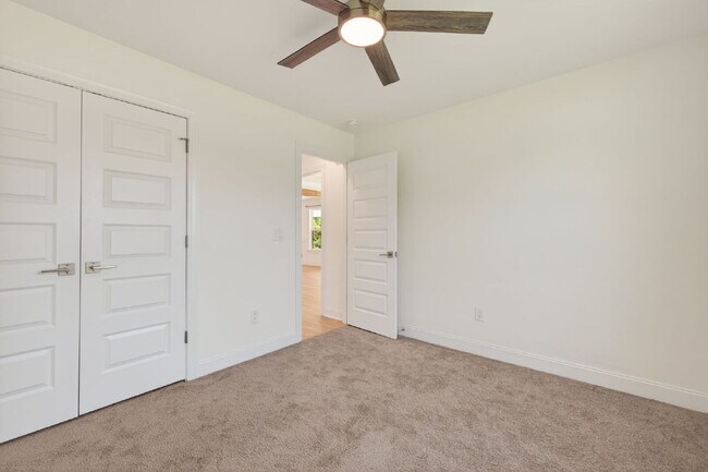 Building Photo - 221 E Moon Cir