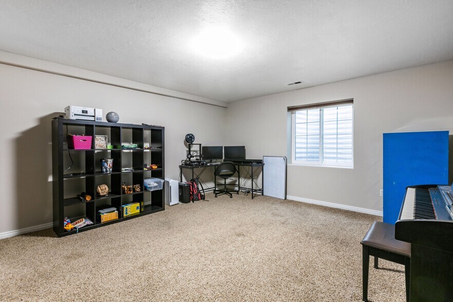 Building Photo - 6002 W Olympiad Ln